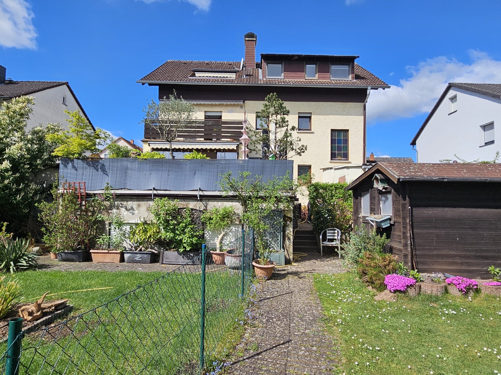 Charmantes 3-Familienhaus in grüner Oase – Ideales Anlageobjekt in Rödermark-Urberach 